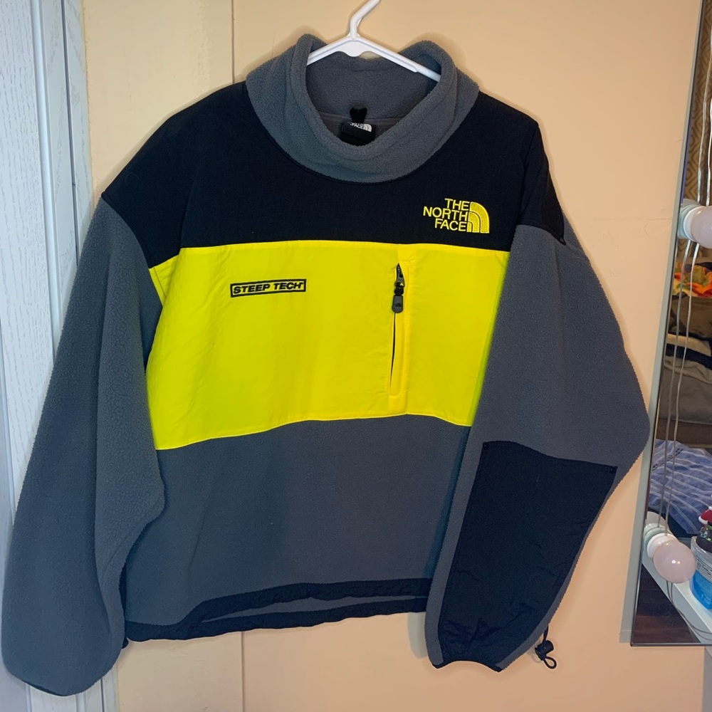 NORTH FACE SWEATER